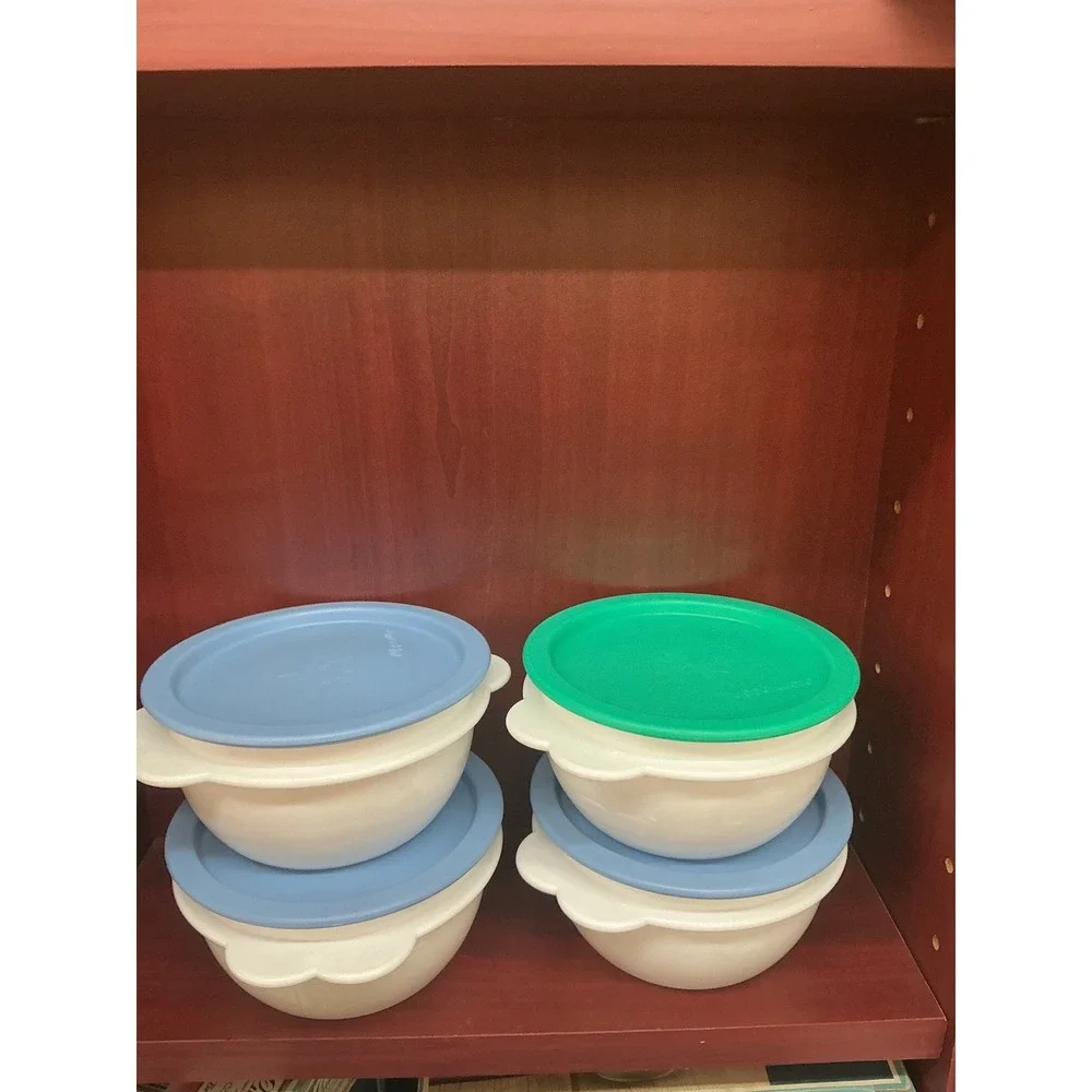 Tupperware Cereal Bowl Set of 4 White with 3 Blue and 1 Green Lid Scalloped Edge